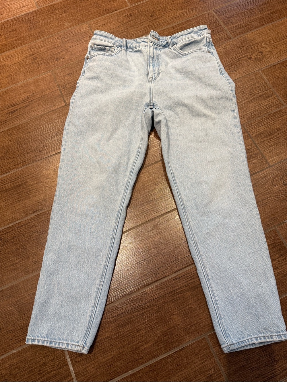 American Eagle Outfitters Light Wash Mom Jeans